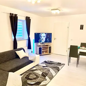 Monteurwohnung Am Flughafen Apartment